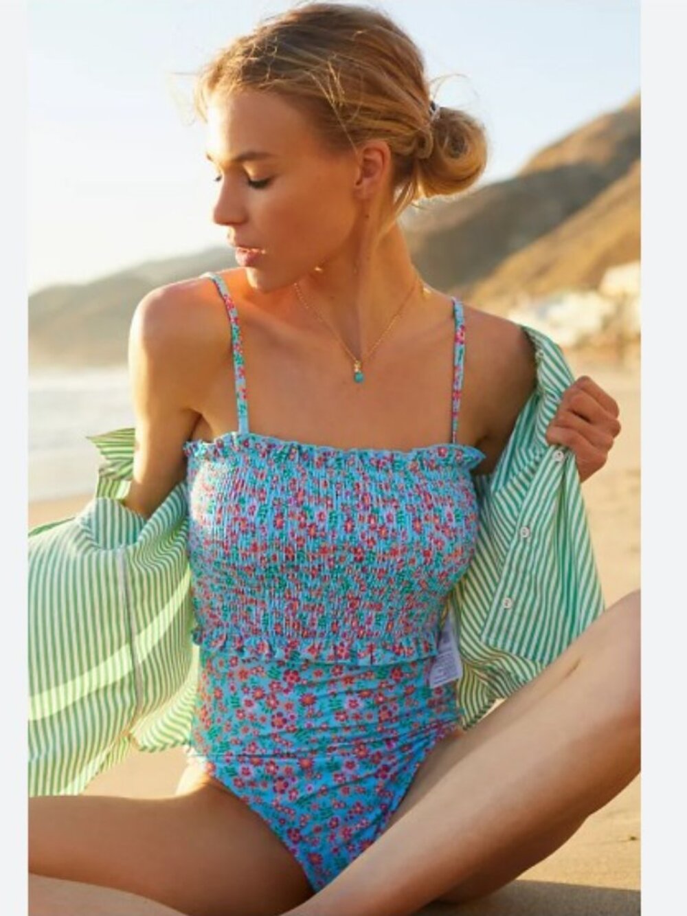 Solid & Striped Vera Smocked One-Piece Swimsuit in Ditsy Floral – Size Large
